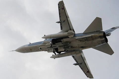 Tiêm kích Su-24 của Nga trở về căn cứ Latakia, Syria sau đợt không kích IS. (Nguồn: RIA Novosti)
