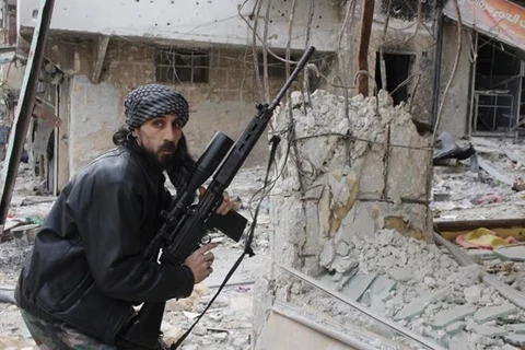 Một tay súng thuộc lực lượng FSA ở Syria. (Nguồn: AP)