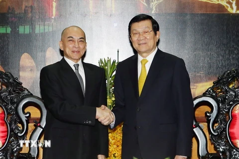 Chủ tịch nước Trương Tấn Sang hội kiến với Quốc vương Campuchia Norodom Sihamoni sang thăm Việt Nam. (Ảnh: Nguyễn Khang/TTXVN) 