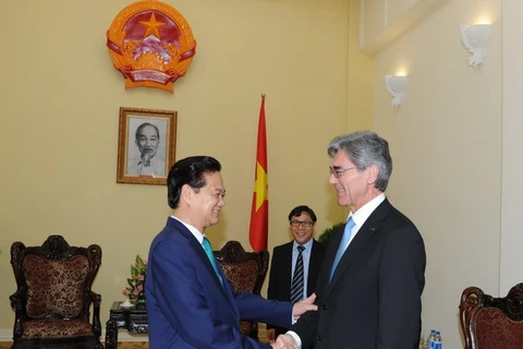 Chủ tịch kiêm Tổng giám đốc tập đoàn Siemens Đức Joe Kaeser diện kiến Thủ tướng Nguyễn Tấn Dũng. (Nguồn: Vietnam+) 