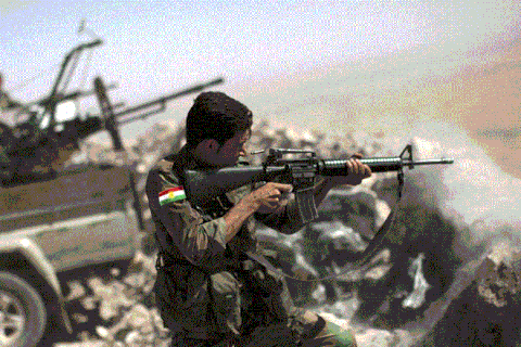 Một chiến binh người Kurd chiến đấu chống tổ chức IS. (Ảnh: AFP)