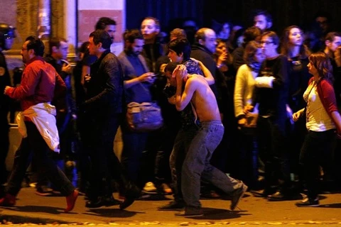 Các con tin được cảnh sát Pháp giải cứu trong vụ tấn công hôm 13/11 (Nguồn: AFP)