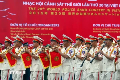 Phần biểu diễn của Đoàn nghi lễ Công an Nhân dân của Bộ Công an Việt Nam. (Ảnh: Mạnh Linh/TTXVN)