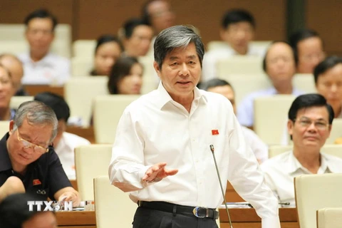 Bộ trưởng Bộ Kế hoạch và Đầu tư Bùi Quang Vinh trả lời chất vấn của đại biểu Quốc hội. (Ảnh : Doãn Tấn/TTXVN) 