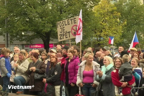 Cuộc biểu tình bài Hồi giáo, bài nhập cư ở Prague. (Ảnh: Trần Quang Vinh/Vietnam+) 