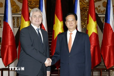 Thủ tướng Nguyễn Tấn Dũng hội kiến với Chủ tịch Thượng viện Cộng hòa Séc Milan Stech. (Ảnh: Đức Tám/TTXVN) 