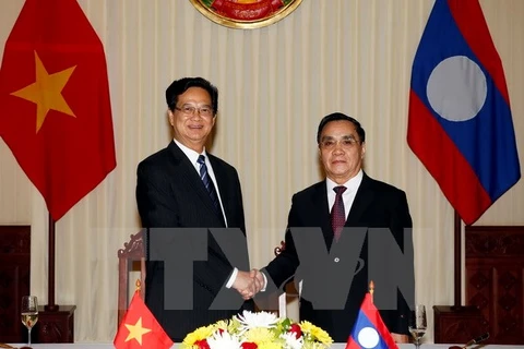 Thủ tướng Nguyễn Tấn Dũng và Thủ tướng Lào Thongsing Thammavong. (Ảnh: Đức Tám/TTXVN)