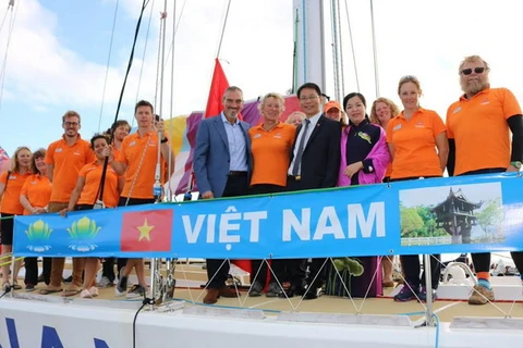 Các thủy thủ tàu Đà Nẵng-Việt Nam. (Ảnh: Khánh Linh/Vietnam+)