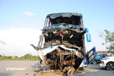 Chiếc xe bị tại nạn. (Ảnh: Sơn Nam-Quang Thuận/Vietnam+)