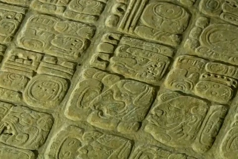 Bảng chữ đá cổ hé lộ bí ẩn về nền văn minh Maya ở Guatemala (Nguồn: IBTimes)