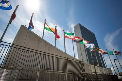 Cờ các nước bên ngoài trụ sở Liên hợp quốc. (Nguồn: Bloomberg)