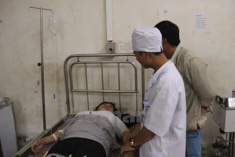 Nạn nhân vụ tai nạn trên cao tốc Nội Bài-Lào Cai được điều trị tại Bệnh viện Đa khoa tỉnh Vĩnh Phúc. (Ảnh: Nguyễn Trọng Lịch/Vietnam+) 