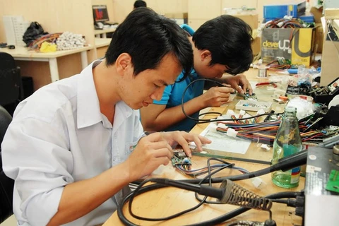 Phòng nghiên cứu, thiết kế vi mạch tại ICDREC, Đại học Quốc gia Thành phố Hồ Chí Minh. (Ảnh: Mạnh Linh/TTXVN)