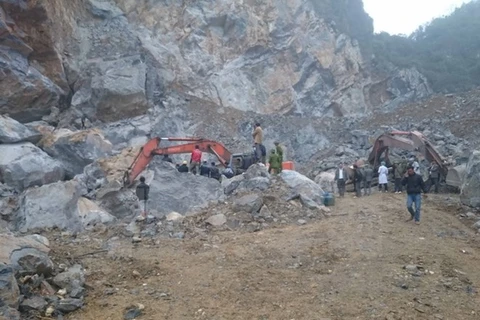 Hiện trường vụ sập mỏ đá tại thôn Đông Sơn, xã Yên Lâm, huyện Yên Định. (Ảnh: Duy Hưng- Khiếu Tư/TTXVN)