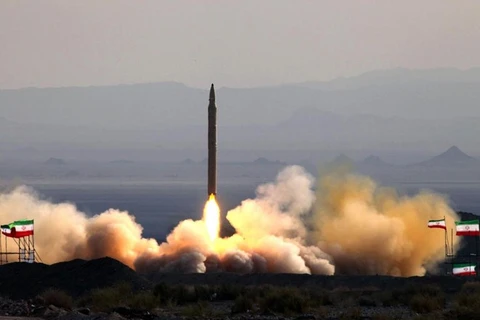 Iran phóng thử tên lửa đất đối đất Qiam trong một cuộc tập trận. (Nguồn: AFP)