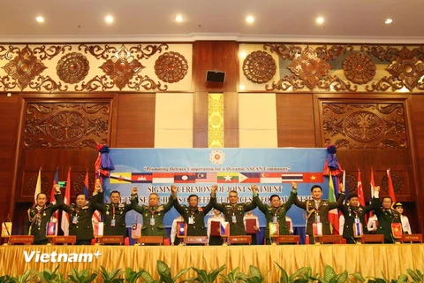 Tư lệnh lực lượng quốc phòng các nước ASEAN tại Hội nghị ACDFIM-13. (Ảnh: Phạm Kiên/Vietnam+)