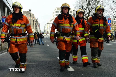 Cảnh sát Bỉ được triển khai gần ga tàu điện ngầm Maalbeek sau vụ nổ. (Nguồn: AFP/TTXVN) 