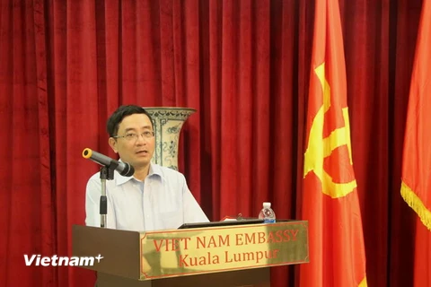 Đại sứ Phạm Cao Phong phát biểu tại buổi nói chuyện. (Ảnh: Hoàng Nhương/Vietnam+)