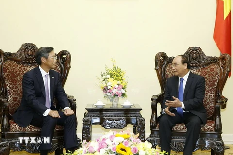 Thủ tướng Nguyễn Xuân Phúc tiếp Tổng Giám đốc điều hành khu vực Châu Á-Thái Bình Dương Ngân hàng SMBC, Nhật Bản. (Ảnh: Thống Nhất/TTXVN) 