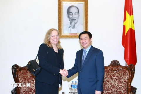 Phó Thủ tướng Vương Đình Huệ đã tiếp bà Karin Finkelston, Phó Chủ tịch Ngân hàng Thế giới kiêm Giám đốc Điều hành Cơ quan Bảo hiểm đầu tư đa biên. (Ảnh: Doãn Tấn/TTXVN) 