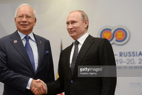 Tổng thống Nga Vladimir Putin và Thủ tướng Malaysia Najib Razak. (Nguồn: Getty)