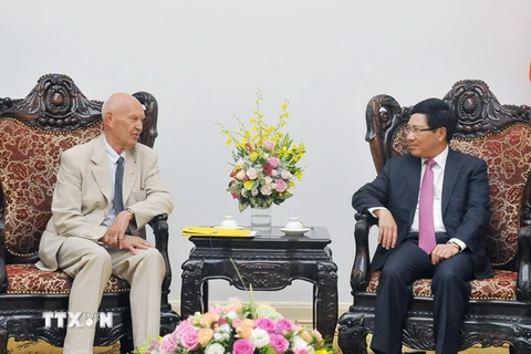 Phó Thủ tướng, Bộ trưởng Ngoại giao Phạm Bình Minh tiếp Đặc phái viên Thủ tướng Thụy Điển, ông Pierre Schori. (Ảnh: Nguyễn Khang/TTXVN) 