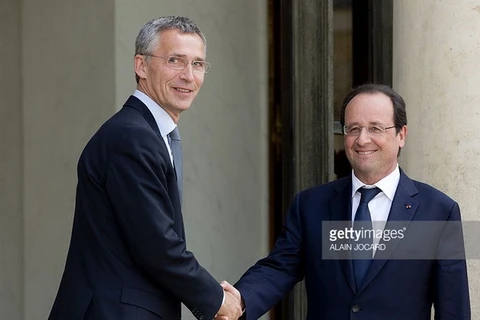 Tổng Thư ký NATO Jens Stoltenberg và Tổng thống Pháp Francois Hollande. (Nguồn: Getty) 