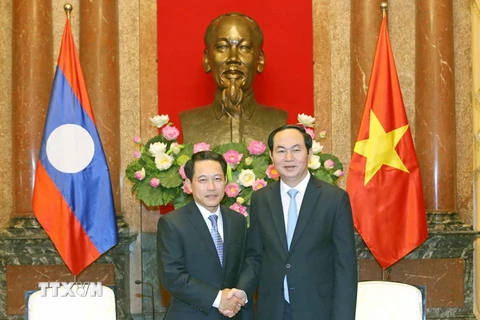 Chủ tịch nước Trần Đại Quang tiếp Bộ trưởng Ngoại giao Lào Saleumxay Kommasith. (Ảnh: Nhan Sáng/TTXVN) 