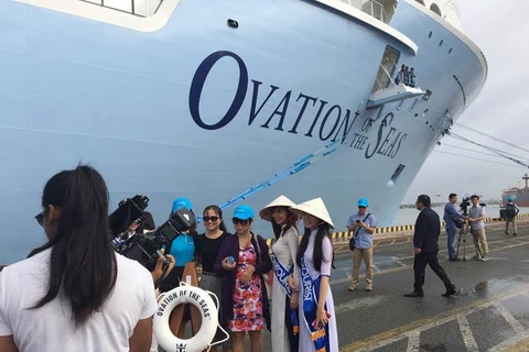 Du khách tàu Ovation of the Seas tại cảng Phú Mỹ. (Nguồn: Saigontourist)