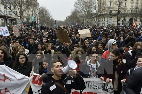 Quang cảnh một cuộc biểu tình tại thủ đô Paris, Pháp. (Nguồn: AFP/TTXVN)