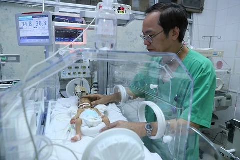 Con trai của chị Đậu Thị Huyền Trâm đang chăm sóc tại Trung tâm chăm sóc và điều trị sơ sinh, Bệnh viện phụ sản Trung ương.
