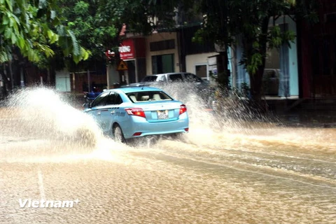 Mưa lớn khiến nhiều tuyến đường ở Hà Giang bị ngập úng. (Ảnh: Tiến Lâm/Vietnam+) 
