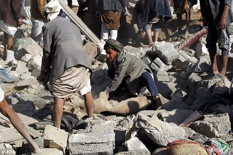 Hiện trường một vụ không kích ở Yemen. (Nguồn: EPA)