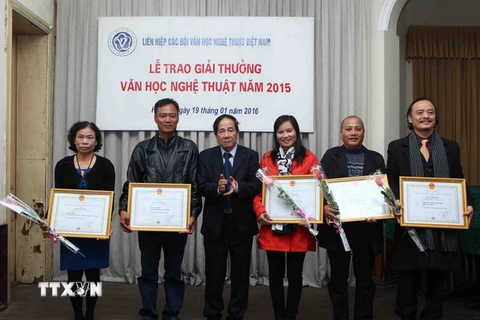 Liên hiệp các Hội Văn học nghệ thuật Việt Nam tổ chức Lễ trao giải thưởng Văn học nghệ thuật 2015. Ảnh chỉ có tính minh họa. (Nguồn: TTXVN)
