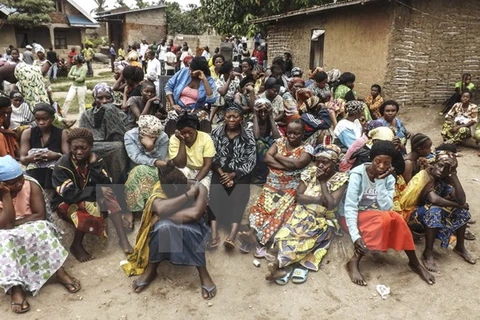Người thân của các nạn nhân tập trung biểu tình phản đối tội ác của phiến quân Uganda tại Mbutaba năm 2015/ (Nguồn: AFP/TTXVN)