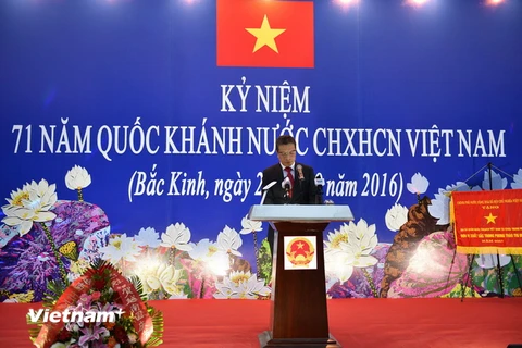 Đại sứ Việt Nam tại Trung Quốc Đặng Minh Khôi chủ trì buổi lễ. (Ảnh: Hải Yến/Vietnam+)