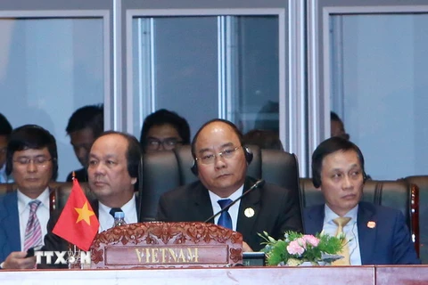 Thủ tướng Nguyễn Xuân Phúc dự phiên toàn thể Hội nghị Cấp cao ASEAN lần thứ 28. (Ảnh: Thống Nhất/TTXVN) 