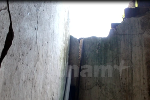 Một góc nhà của ông Phạm Ngọc Thành, tổ trưởng tổ 54, phường Hà Trung đã bị đổ sập. (Ảnh: H.V/Vietnam+)