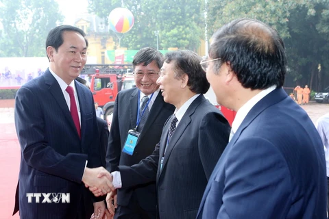 Chủ tịch nước Trần Đại Quang với các lãnh đạo chủ chốt của Tổng Liên đoàn Lao động Việt Nam. (Ảnh: Nhan Sáng/TTXVN) 