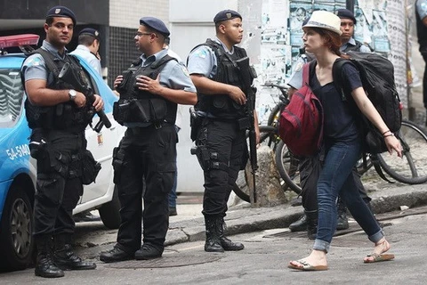 Cảnh sát Brazil tuần tra trên đường phố. (Nguồn: www.zimbio.com)