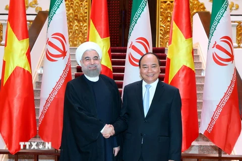 Thủ tướng Nguyễn Xuân Phúc hội kiến với Tổng thống Iran Hassan Rouhani. (Ảnh: Thống Nhất/TTXVN) 