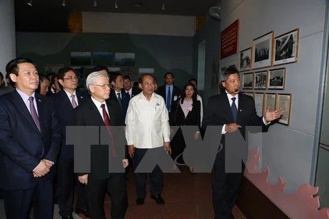 Tổng Bí thư Nguyễn Phú Trọng đến thăm Bảo tàng Kaysone Phomvihane. (Ảnh: Trí Dũng/TTXVN)