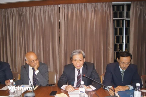  Đại sứ Việt Nam tại Ấn Độ Tôn Sinh Thành phát biểu tại hội thảo. (Ảnh: Huy Bình/Vietnam+) 
