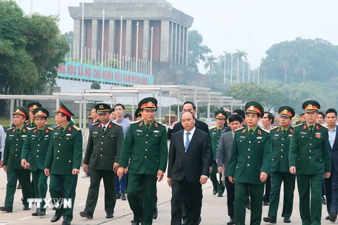 Thủ tướng Nguyễn Xuân Phúc kiểm tra công tác tu bổ định kỳ Công trình Lăng Chủ tịch Hồ Chí Minh. (Ảnh: Thống Nhất/TTXVN)