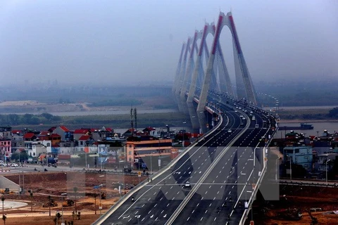 Cầu Nhật Tân - một trong những dự án trọng điểm quốc gia, được đầu tư bằng nguồn vốn vay ODA của Nhật Bản. (Nguồn: TTXVN)