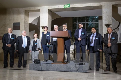 Đại diện cấp cao các nhóm đối lập Syria trong cuộc họp báo tại Geneva (Thụy Sĩ) ngày 13/4/2016. (Nguồn: THX/TTXVN) 