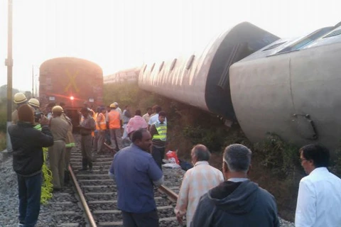 Hiện trường một vụ tai nạn tàu hỏa tại Ấn Độ. (Nguồn: oneindia.com)