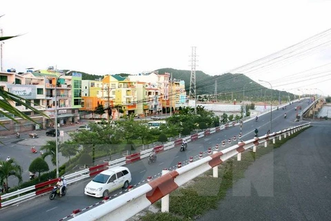Cơ sở hạ tầng giao thông thị xã Hà Tiên, Kiên Giang. (Ảnh: Đình Huệ/TTXVN)