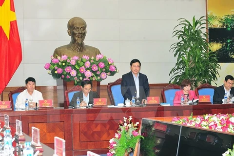 Phó Thủ tướng, Bộ trưởng Ngoại giao Phạm Bình Minh, Chủ tịch Uỷ ban quốc gia APEC 2017 chủ trì phiên họp lần thứ 7. (Ảnh: Nguyễn Khang/TTXVN)