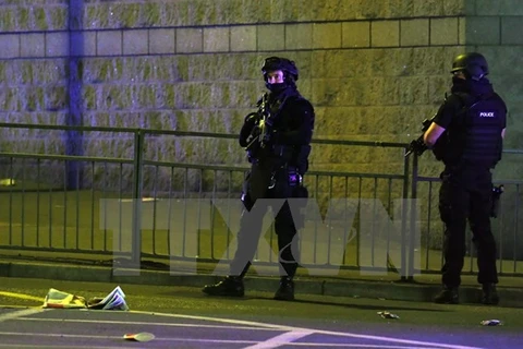 Cảnh sát gác tại hiện trường vụ nổ. (Nguồn: AFP/TTXVN)